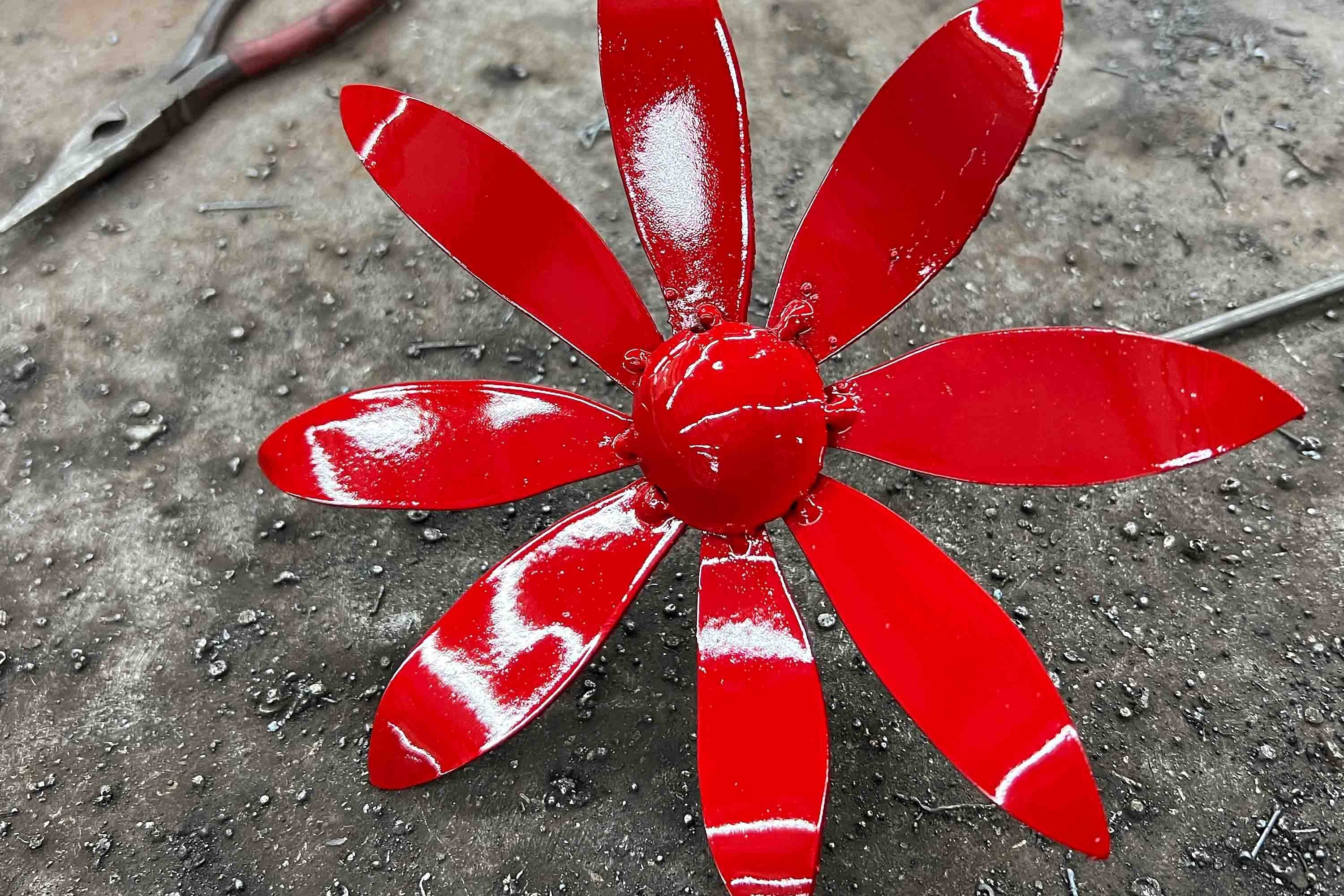 Metal Lily Flower Stake: Hammered Steel Outdoor Sculpture