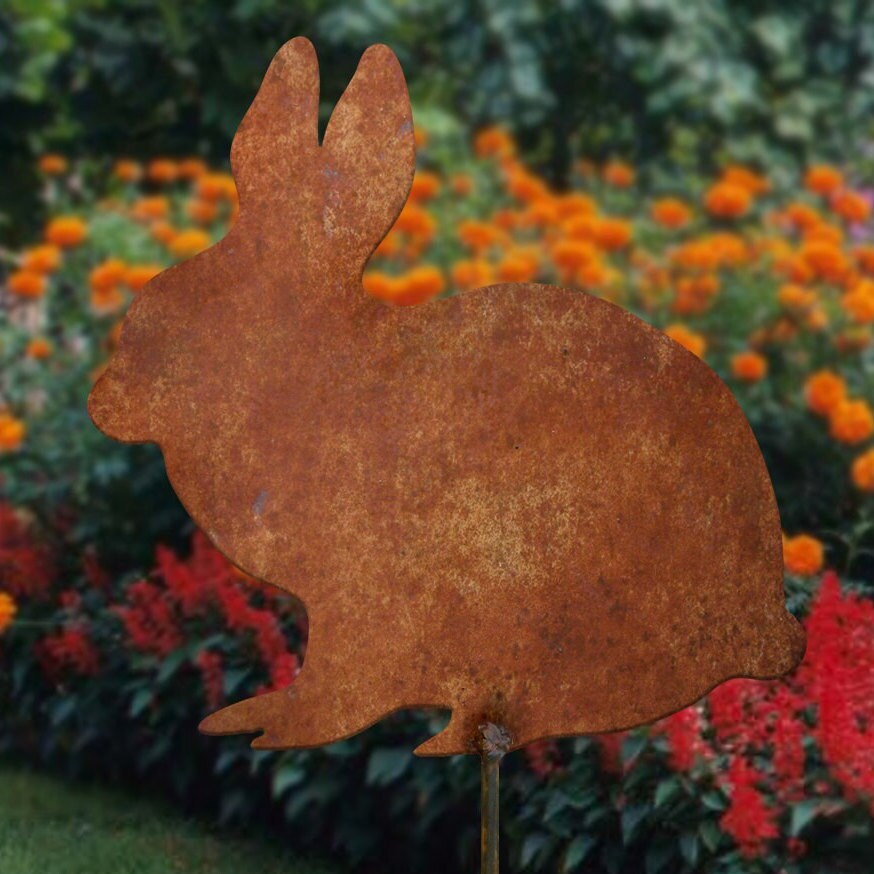Rusty Rabbit Metal Stake: Rustic Outdoor Garden Decor