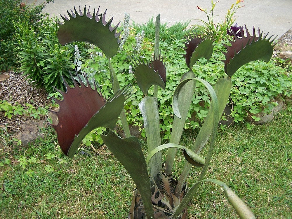 Giant venus flytrap sculpture
