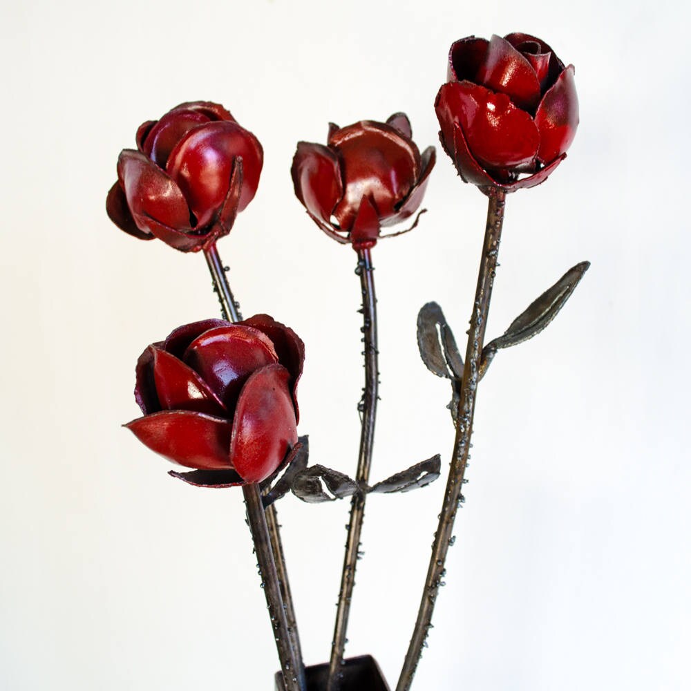 Metal Rose Flower Arrangement: Industrial Sculpture in Vase