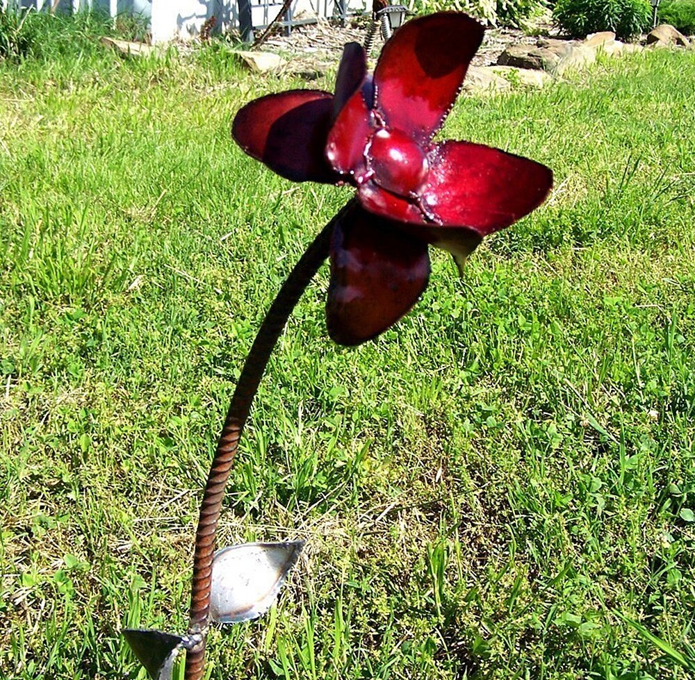 Red Metal Flower Stake: Rustic Garden Art, Outdoor Decor