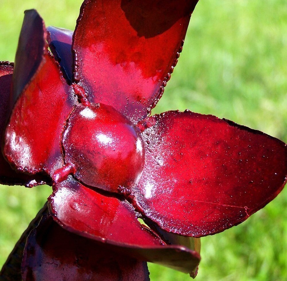 Red Metal Flower Stake: Rustic Garden Art, Outdoor Decor