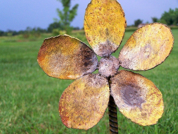 Handmade Rustic Metal Daisy Yard Stake - Yellow Garden Flower Decor