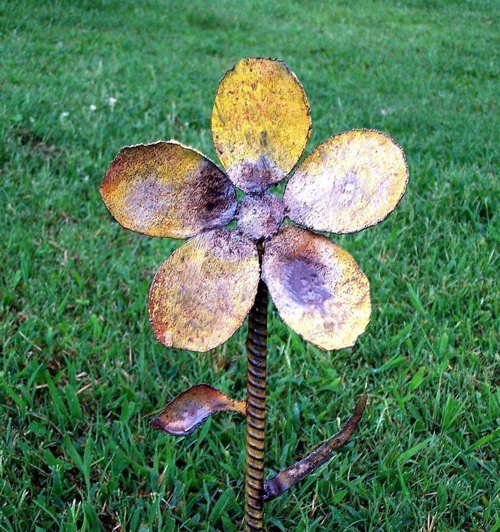 Handmade Rustic Metal Daisy Yard Stake - Yellow Garden Flower Decor