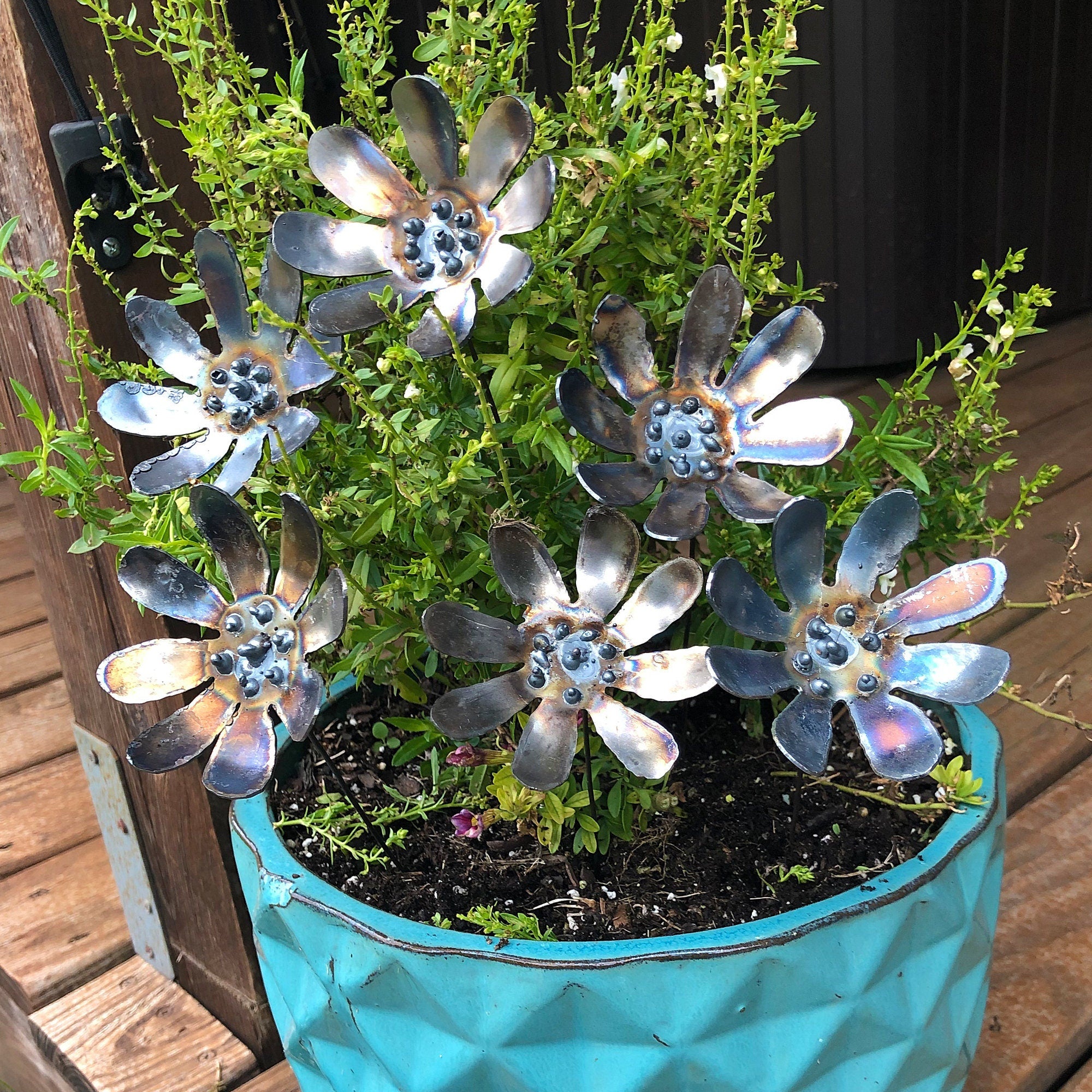 Handmade Steel Daisy Flowers - Set of 6 - Metal Garden Stakes