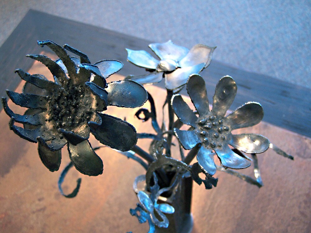Anniversary gift - Metal flower bouquet - Flower arrangement sculpture - Steel flower arrangement - iron flowers - Flowers for a lifetime