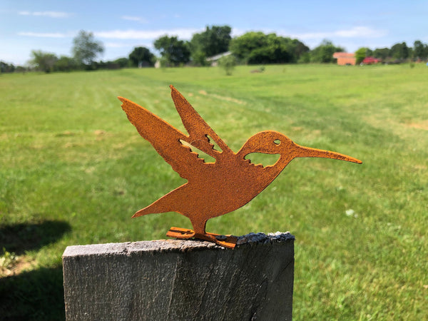 Rustic Metal Hummingbird Garden Decor: Driveway Marker