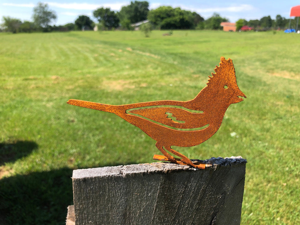 Rustic Metal Cardinal Bird Decor: Fence Post Art