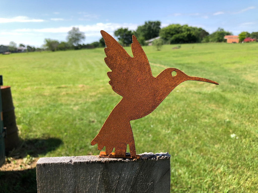 Rusted Metal Hummingbird Silhouette: Handmade Outdoor Decor