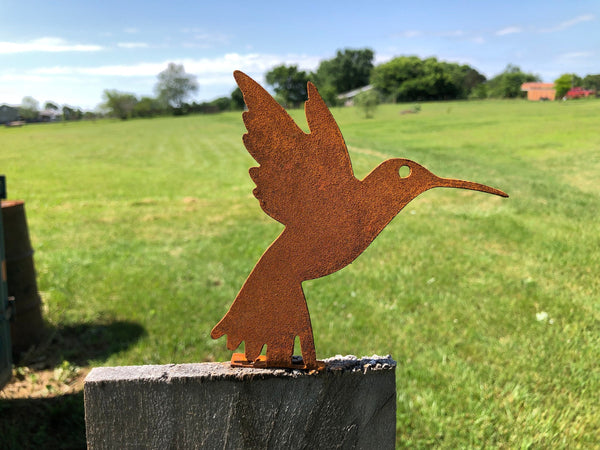 Rusted Metal Hummingbird Silhouette: Handmade Outdoor Decor