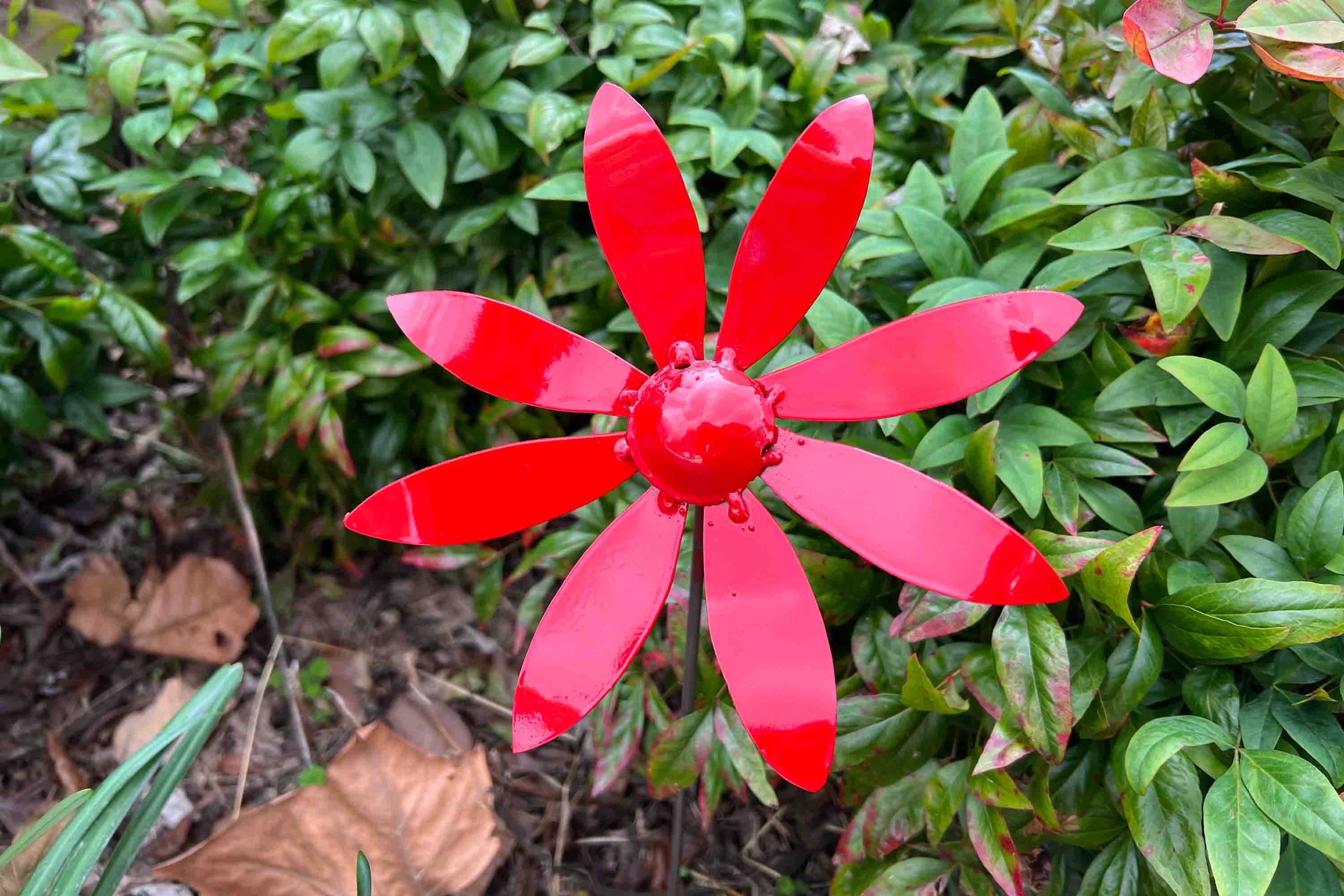 Metal Lily Flower Stake: Hammered Steel Outdoor Sculpture
