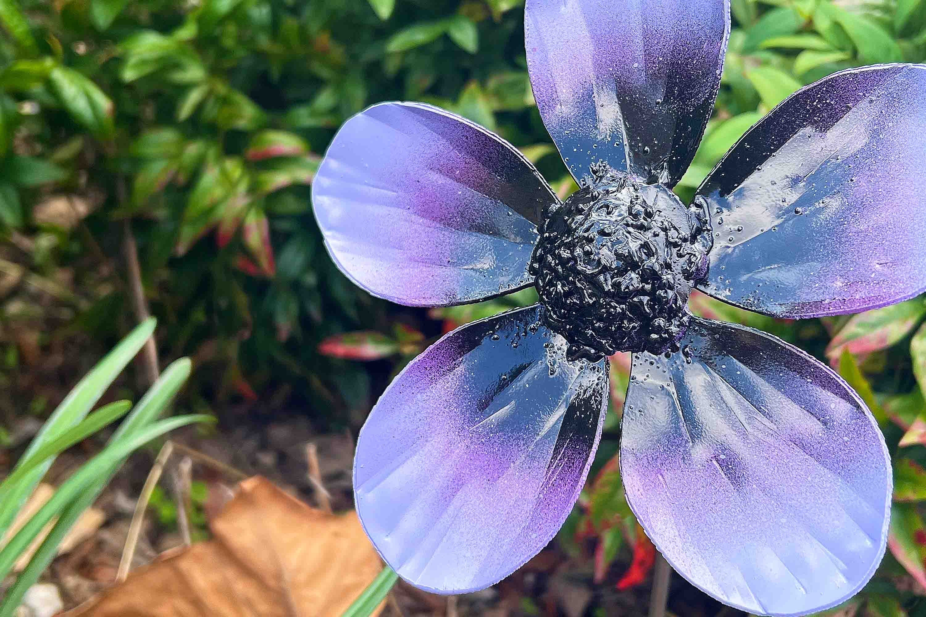 Violet Steel Flower Stake: Patio Planter Decoration