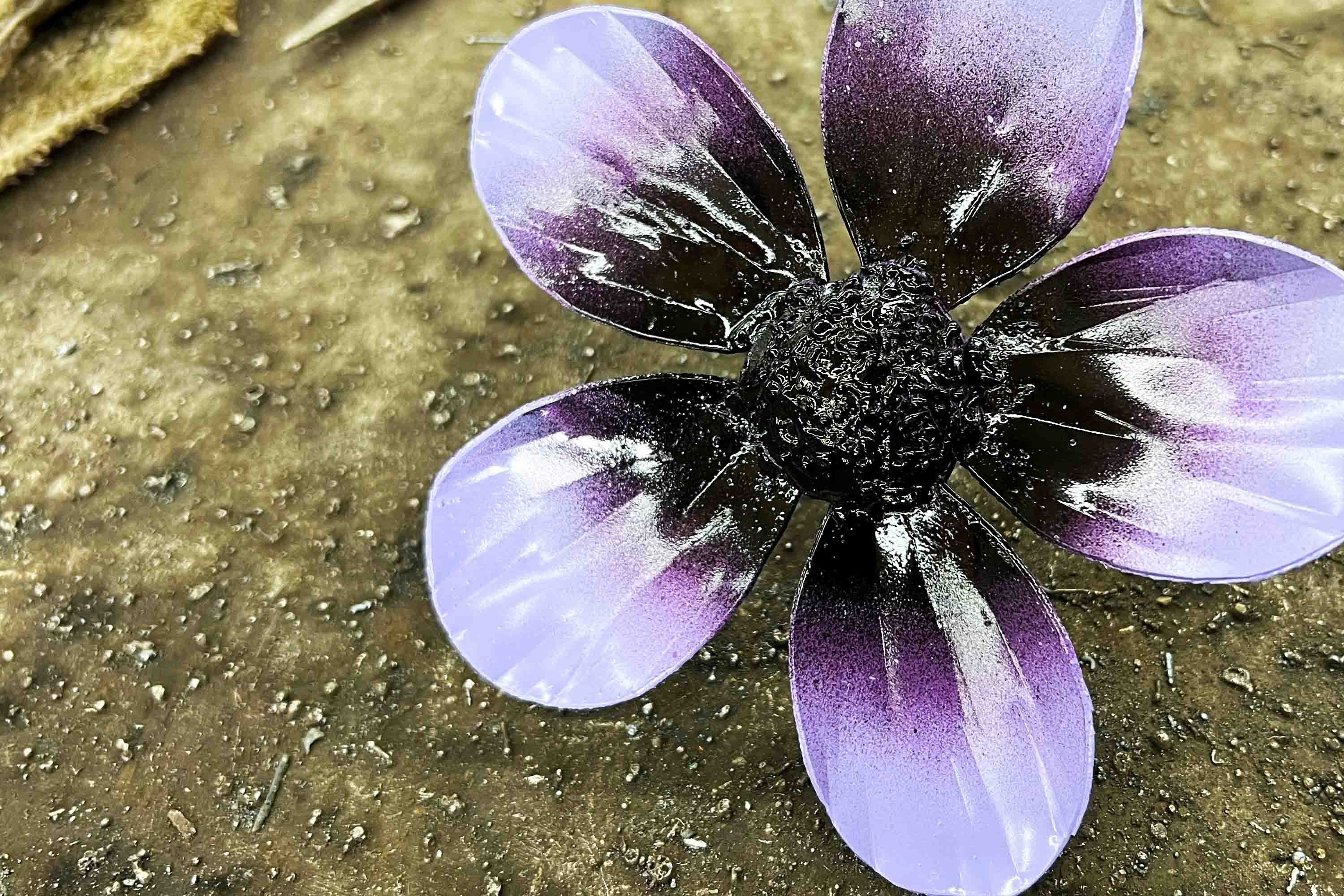 Violet Steel Flower Stake: Patio Planter Decoration