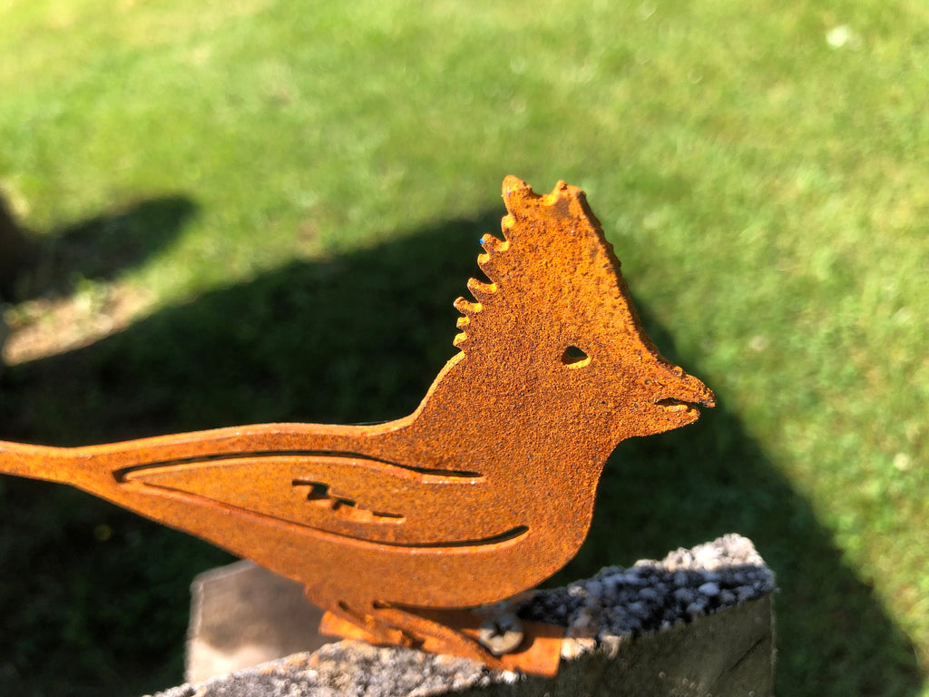 Rustic Metal Cardinal Bird Decor: Fence Post Art