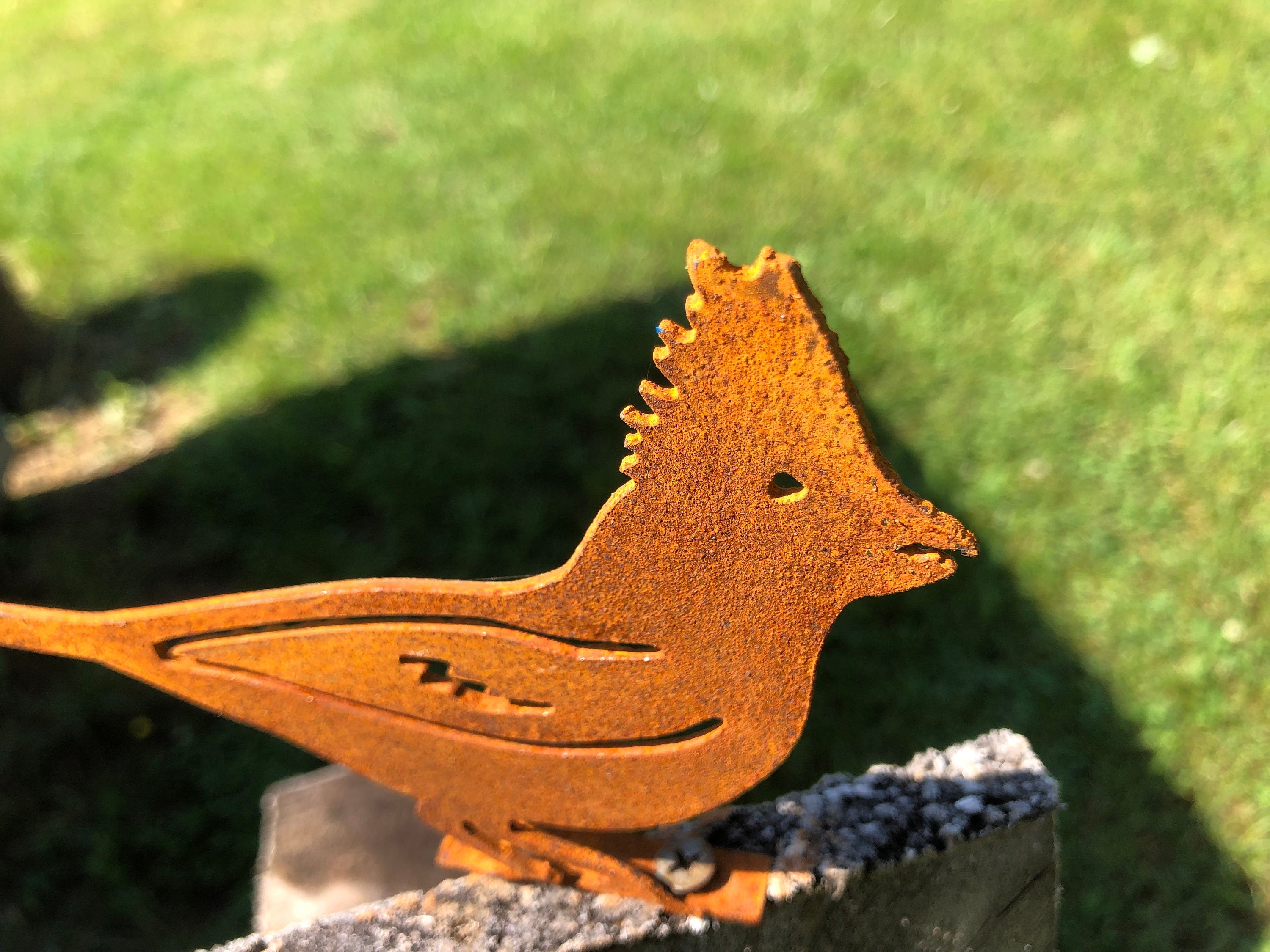 Rustic Metal Cardinal Bird Decor: Fence Post Art