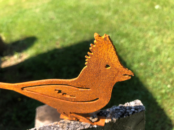 Rustic Metal Cardinal Bird Decor: Fence Post Art
