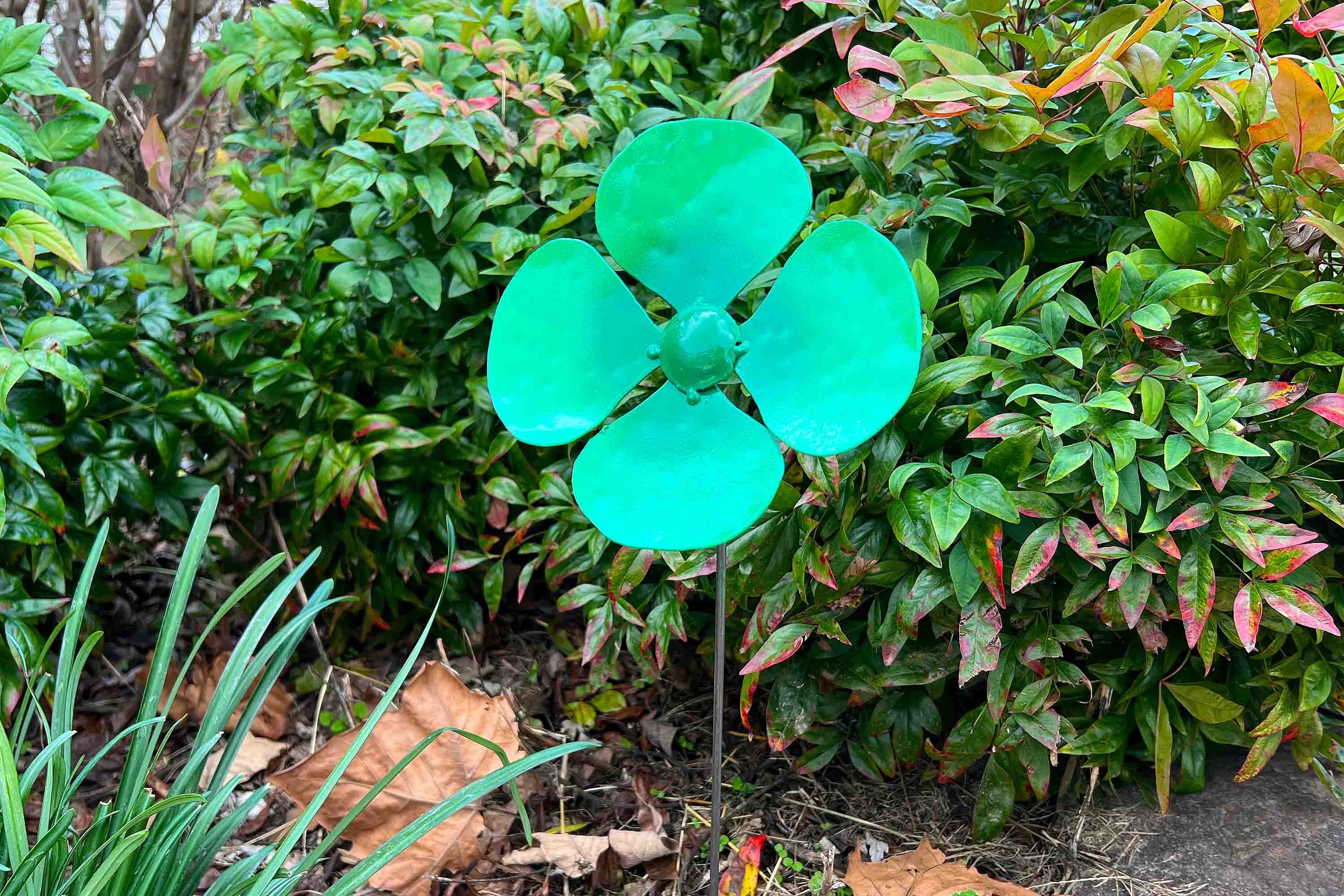 Clover Garden Stake: Rustic Metal Flower Sculpture, Outdoor Art