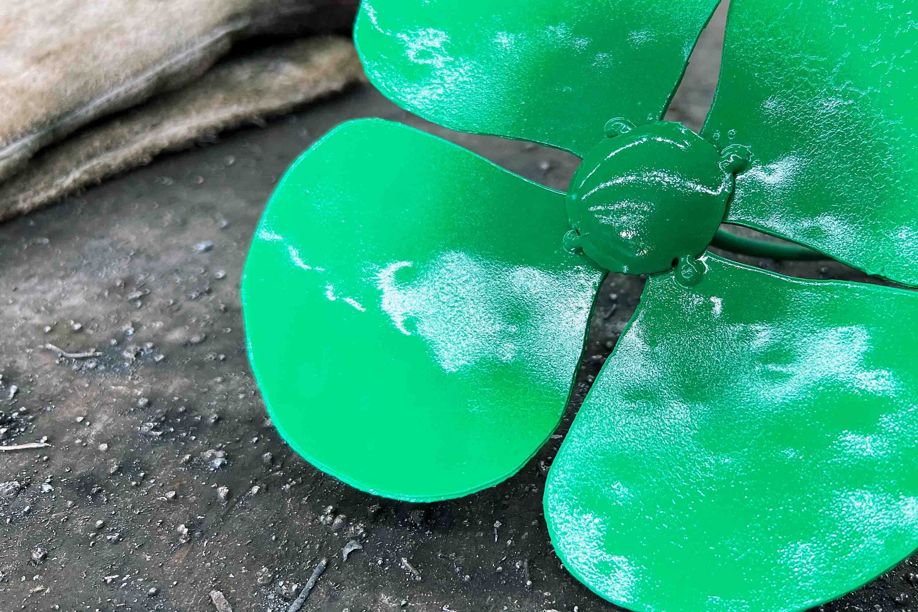 Clover Garden Stake: Rustic Metal Flower Sculpture, Outdoor Art