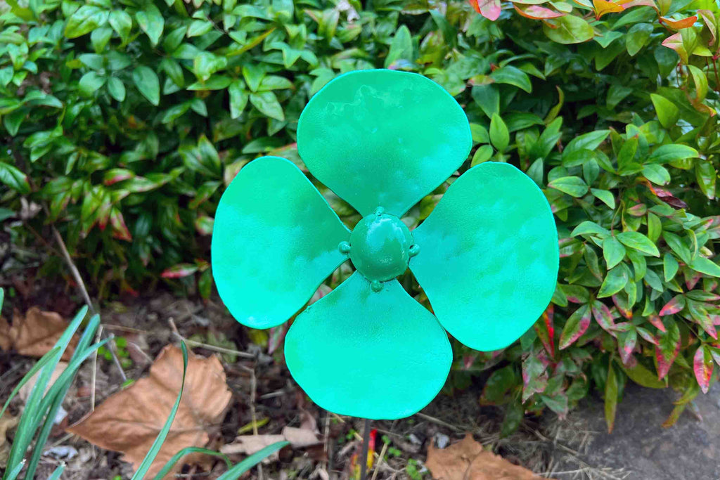 Clover Garden Stake: Rustic Metal Flower Sculpture, Outdoor Art