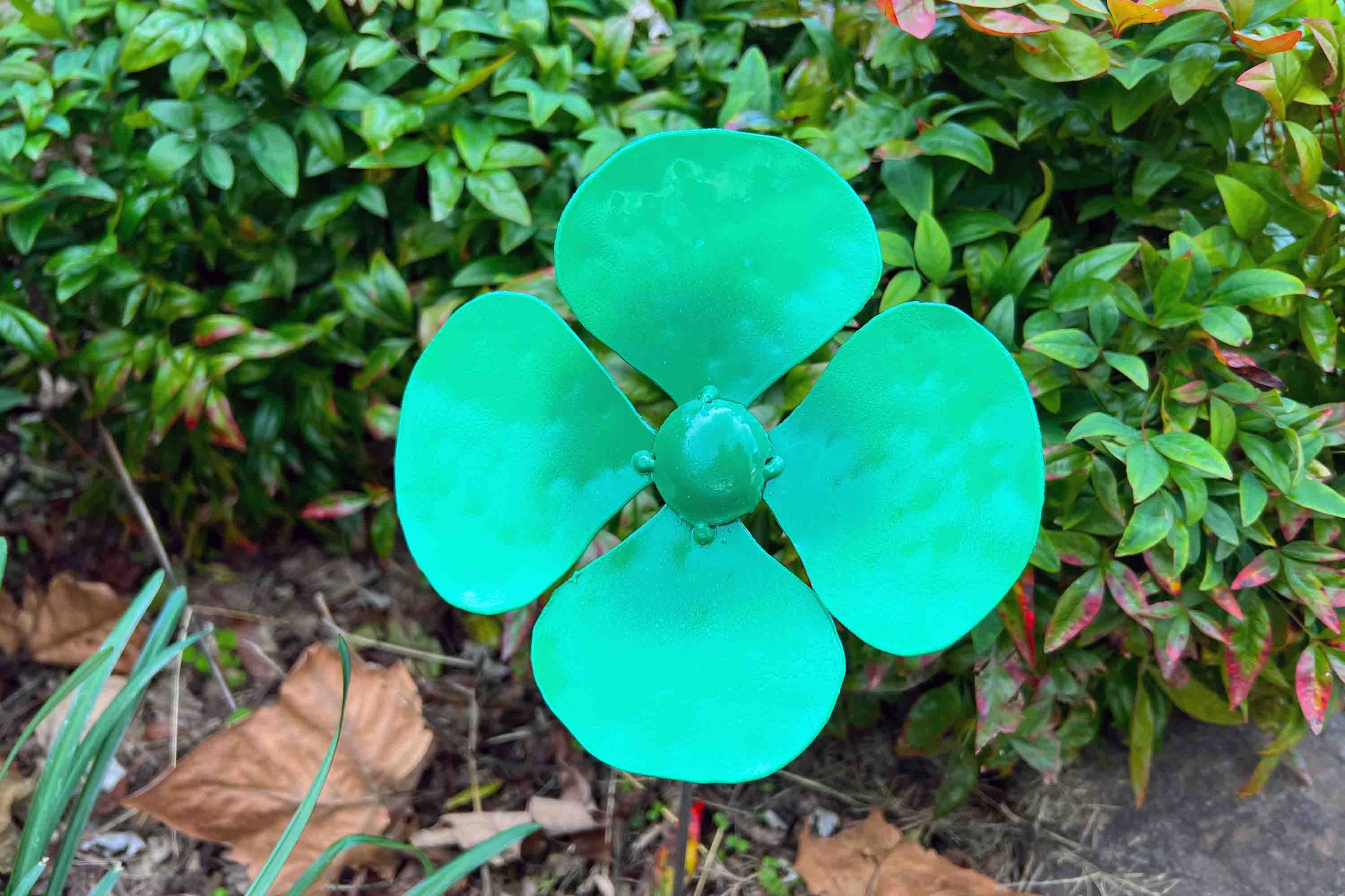 Clover Garden Stake: Rustic Metal Flower Sculpture, Outdoor Art