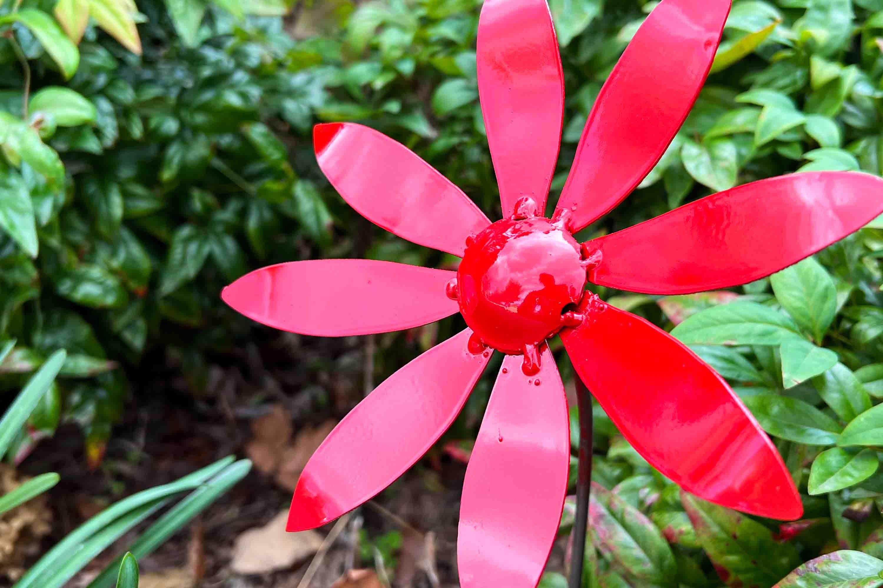 Metal Lily Flower Stake: Hammered Steel Outdoor Sculpture