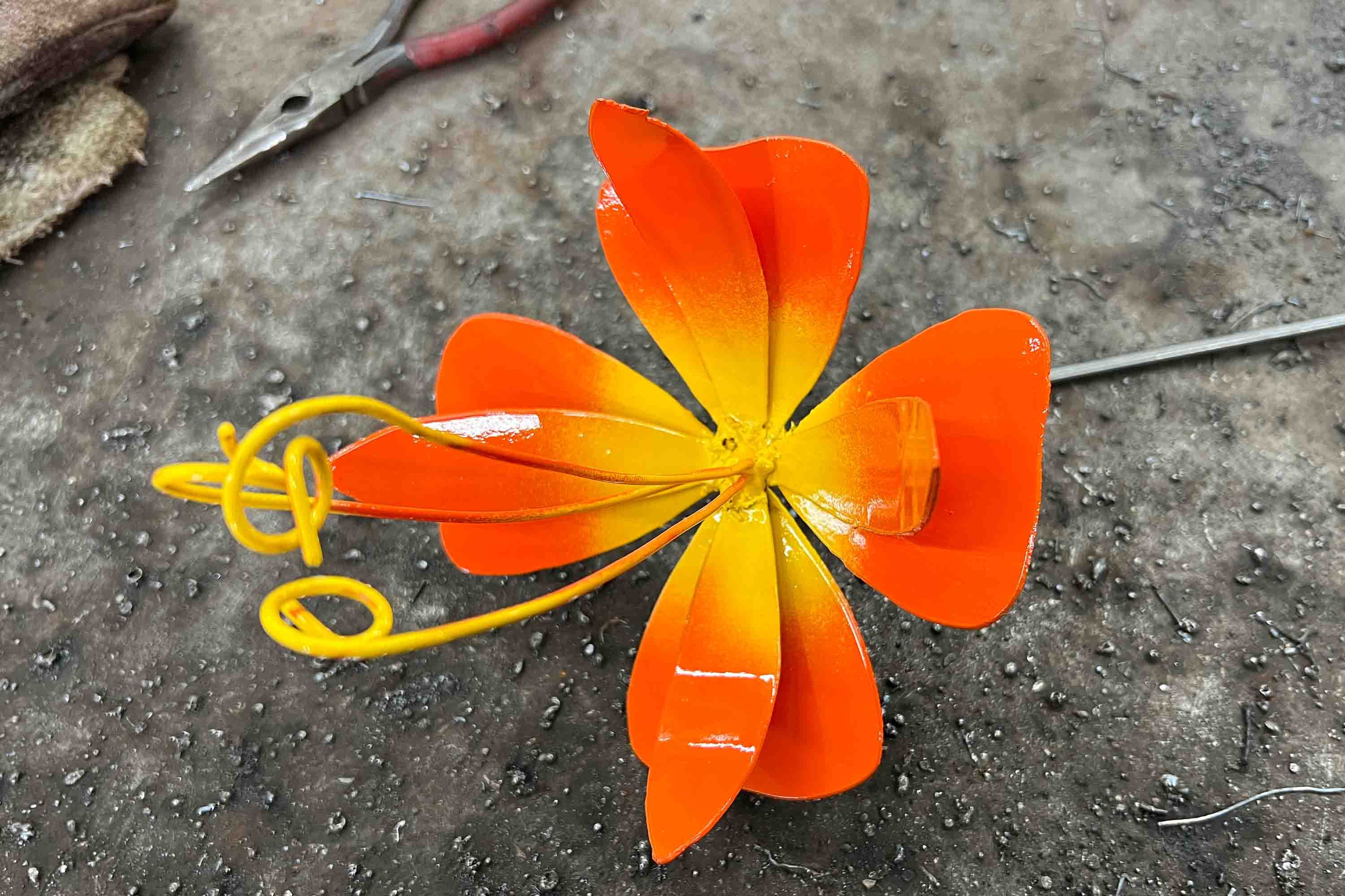 Red Metal Tulip Flower Sculpture: Outdoor Garden Art