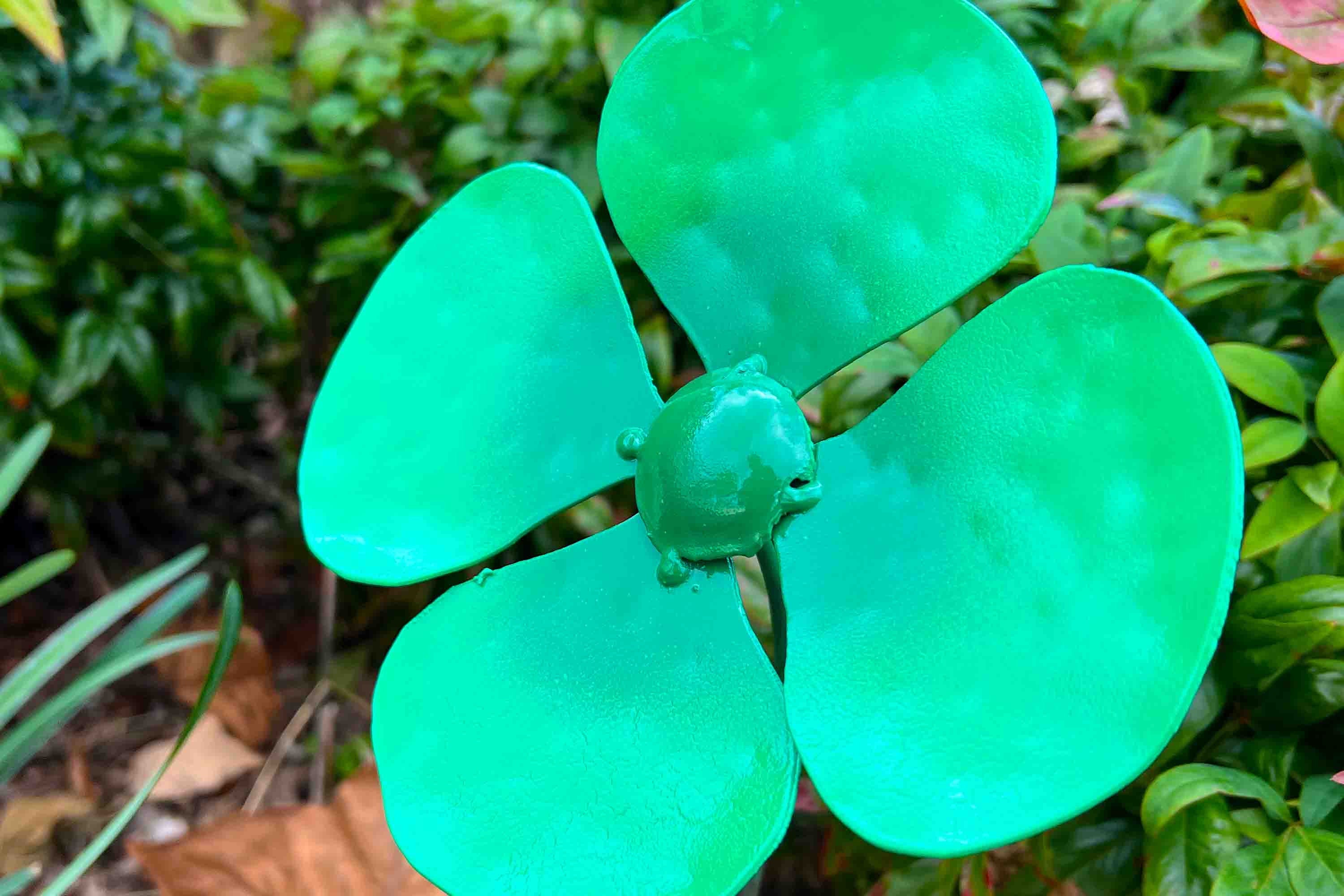 Clover Garden Stake: Rustic Metal Flower Sculpture, Outdoor Art