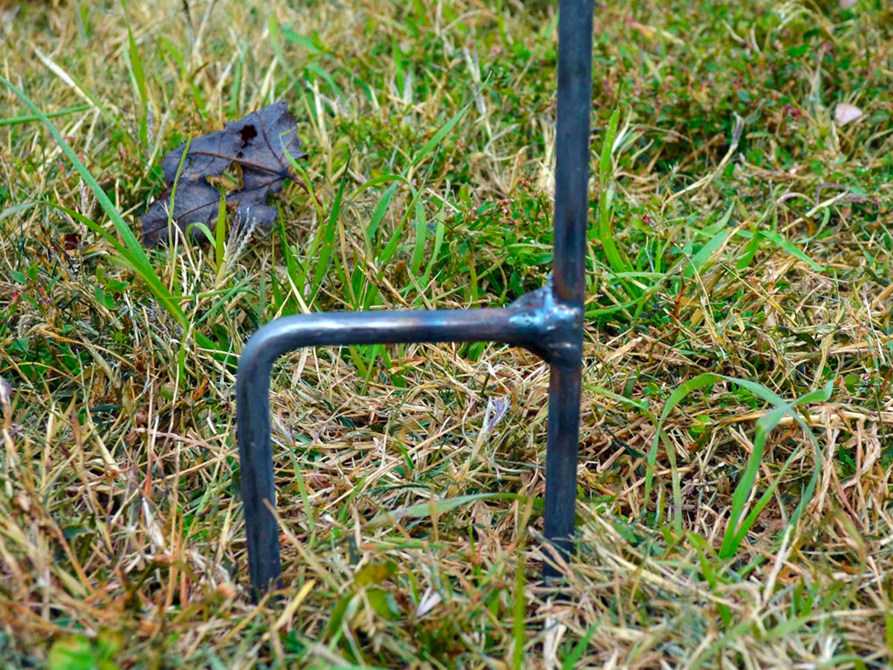 Metal Lily Flower Stake: Hammered Steel Outdoor Sculpture