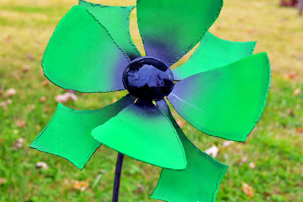 Metal Iris Flower Stake: Garden Art, Yard Decor (22" Tall)