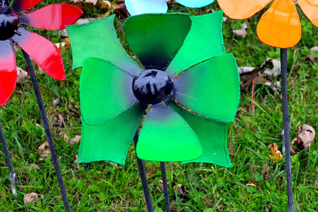 Metal Iris Flower Stake: Garden Art, Yard Decor (22" Tall)
