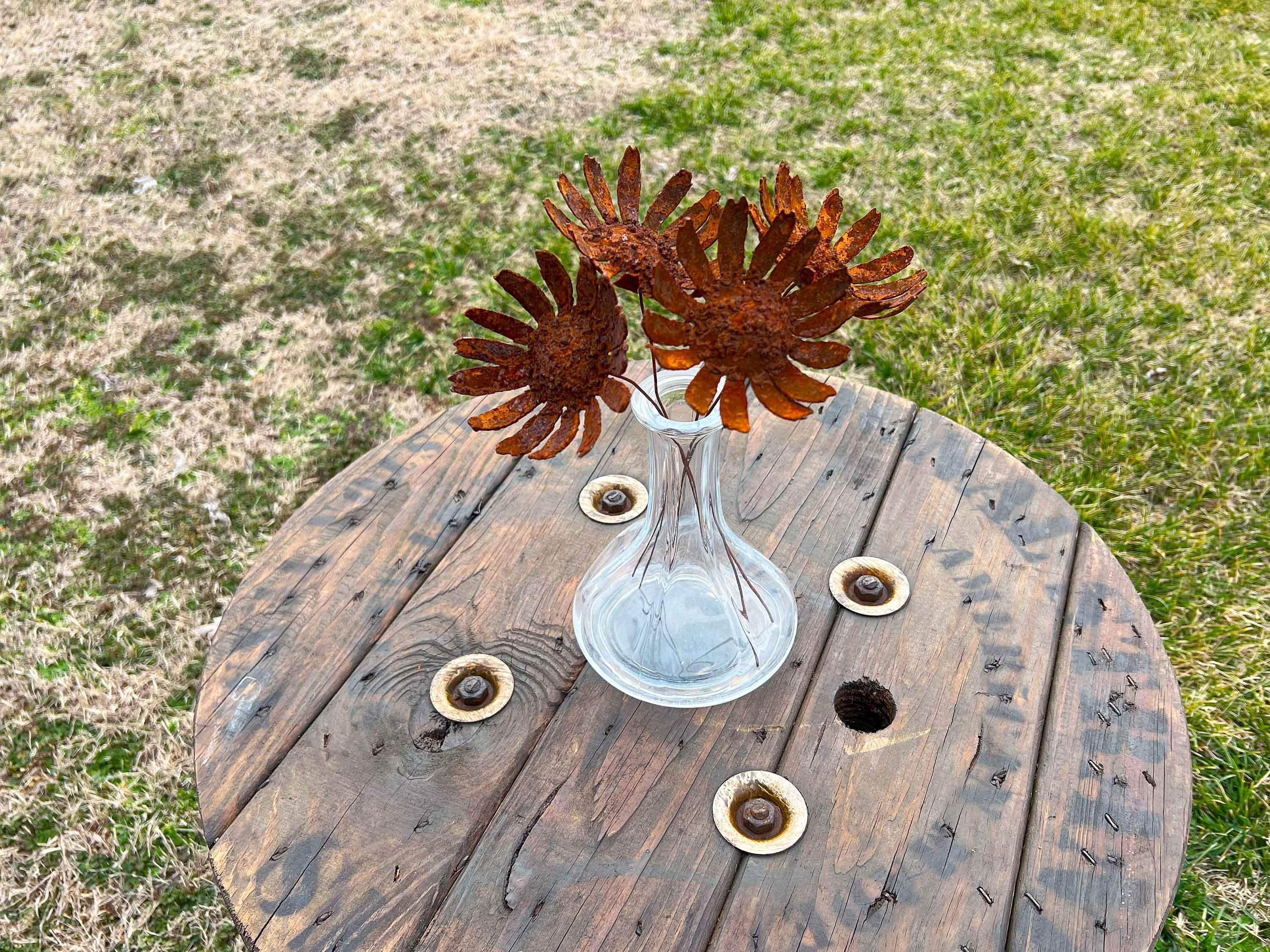Rusty Gerbera Daisy Set: Handmade Industrial Flower Stake Decor