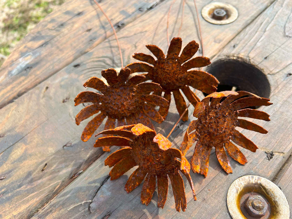 Rusty Gerbera Daisy Set: Handmade Industrial Flower Stake Decor
