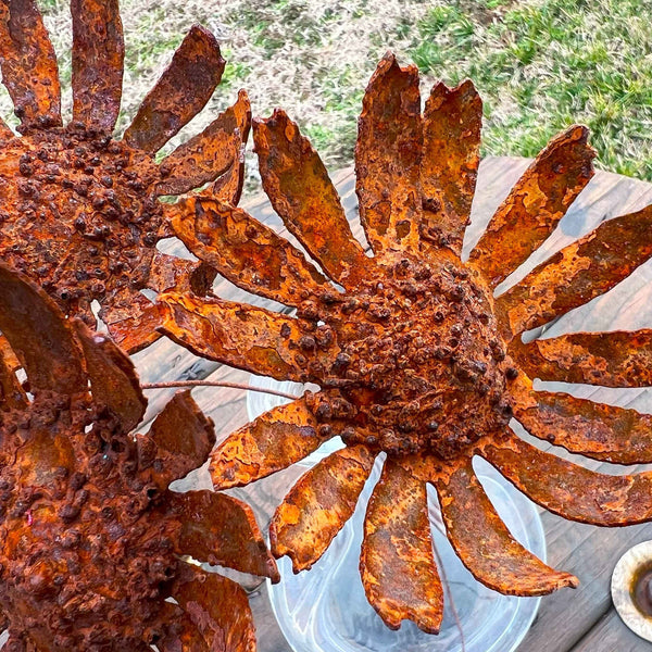 Rusty Gerbera Daisy Set: Handmade Industrial Flower Stake Decor