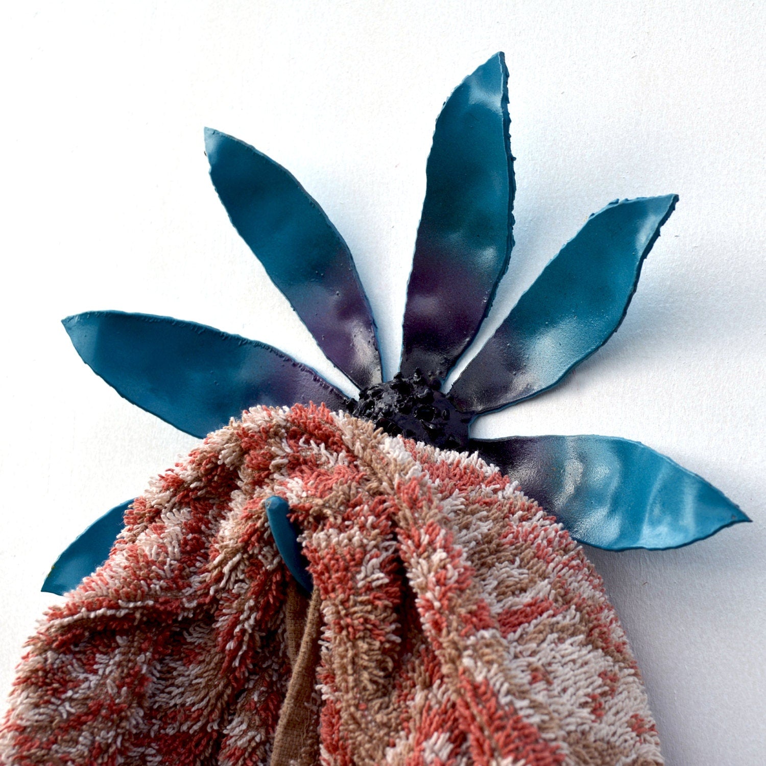Flower Key Holder: Steel Leash Rack, Teal Purple Burst