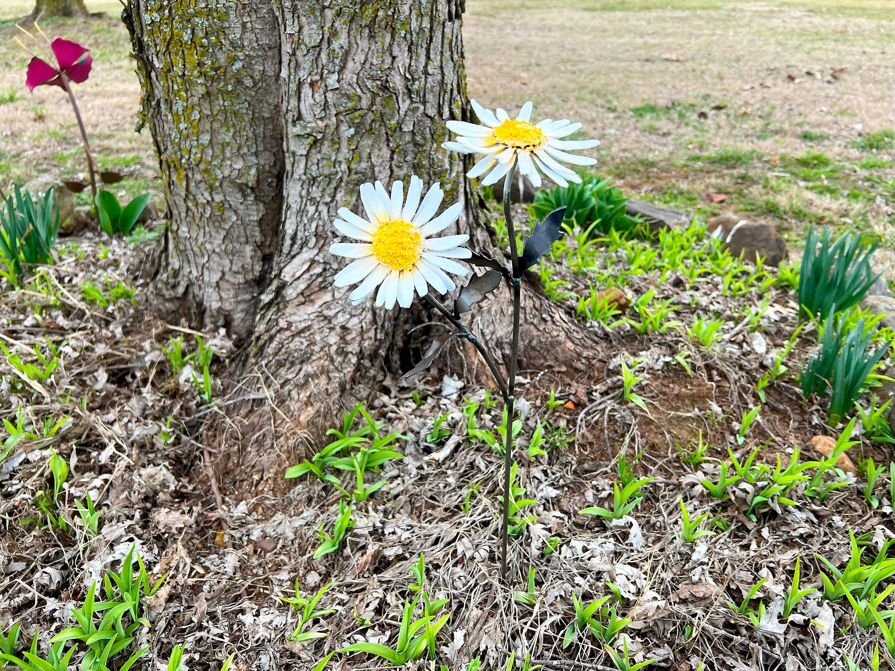 Handmade Metal Daisy Yard Flower: White & Yellow Garden Decor