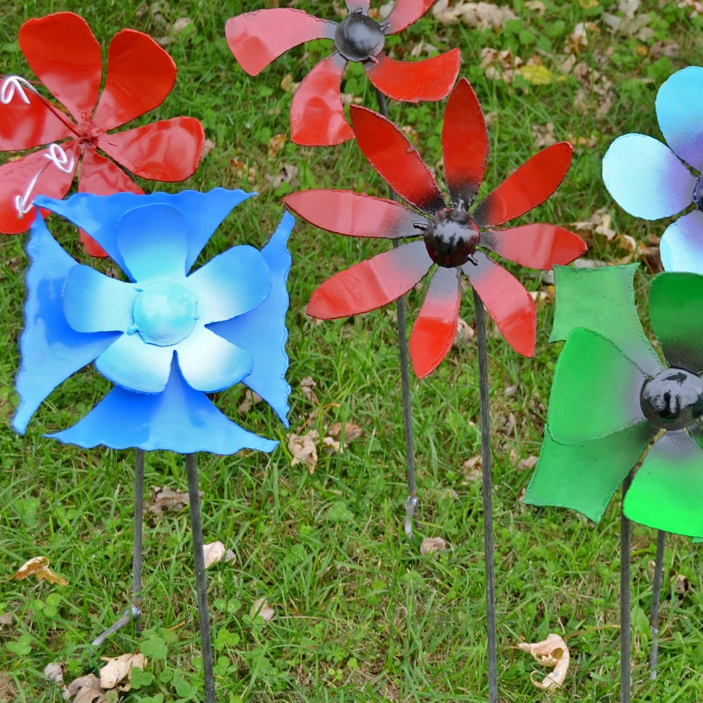 Metal Flower Stake: Blue Gabriela Blossom, Garden Decor