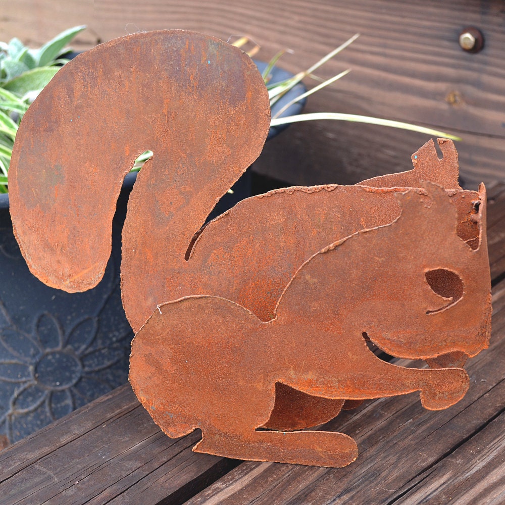 Rustic Metal Squirrel Sculpture: Outdoor Deck Decor