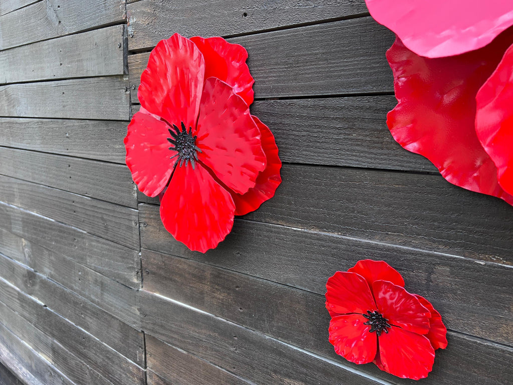 Metal Poppy Wall Art Set: Handcrafted Weather-Resistant Floral Decor
