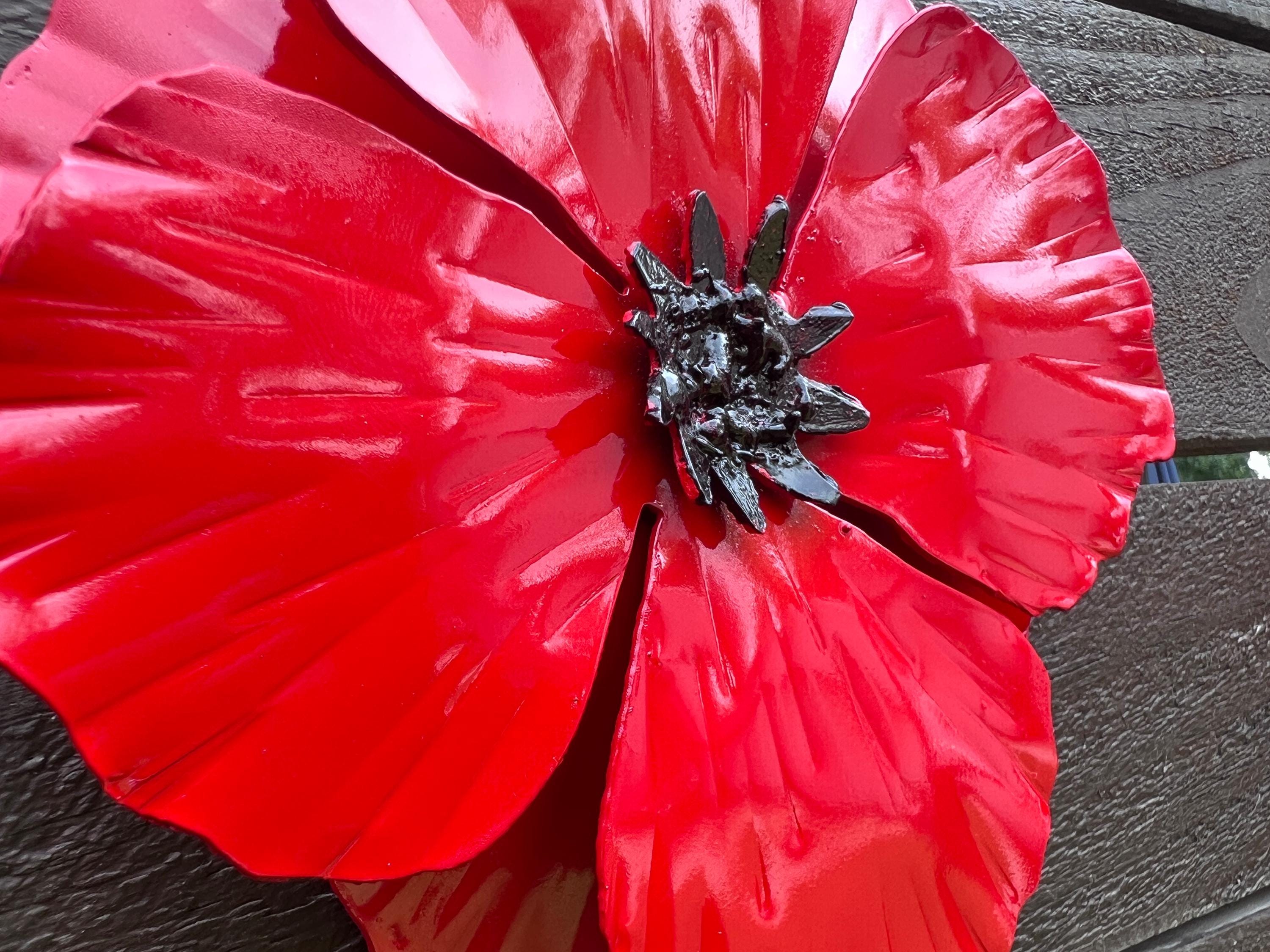 Metal Poppy Wall Art Set: Handcrafted Weather-Resistant Floral Decor