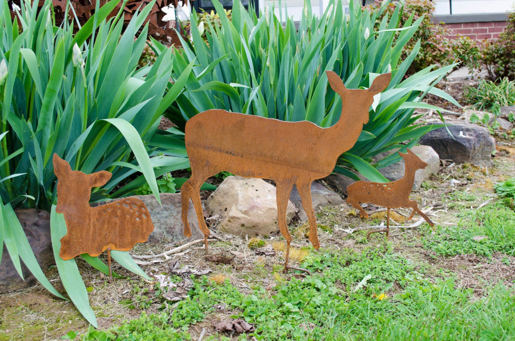 Metal Deer Family Garden Stakes: Rustic Outdoor Decor